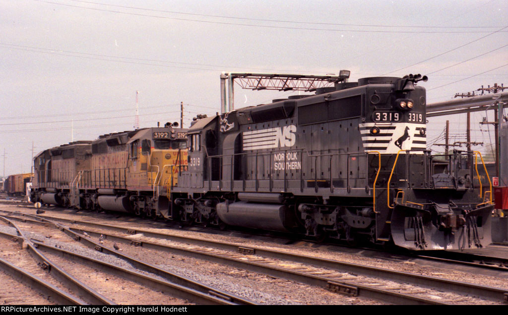 NS 3319 and a pair of UP locos at the fuel racks